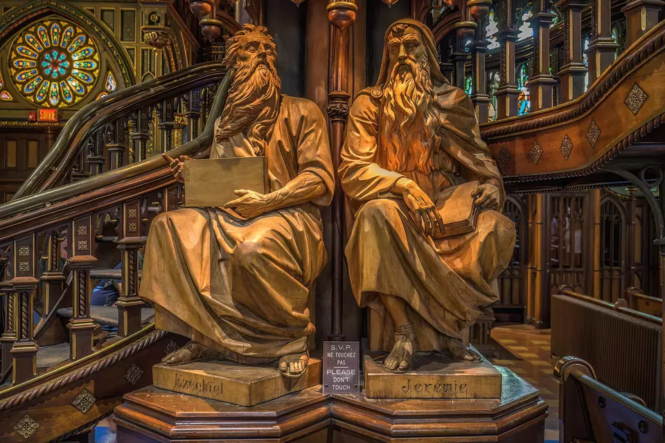 Statue of Ezekiel and Jeremiah by Louis-Philippe Hébert at Notre-Dame Basilica in Montreal