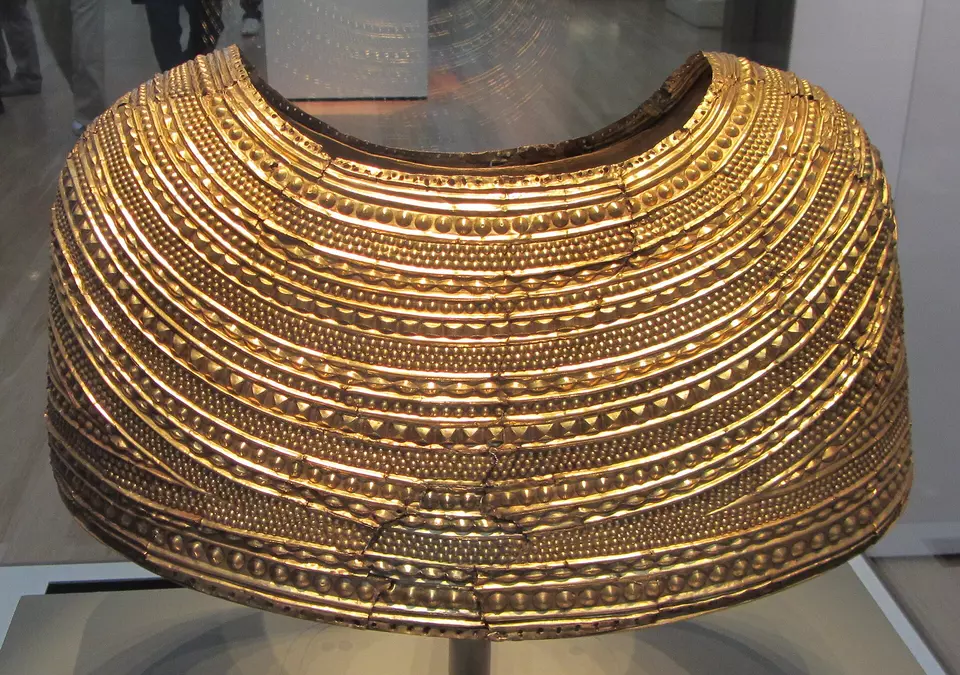 Mold-Goldumhang aus der Bronzezeit, im British Museum, Vorderansicht