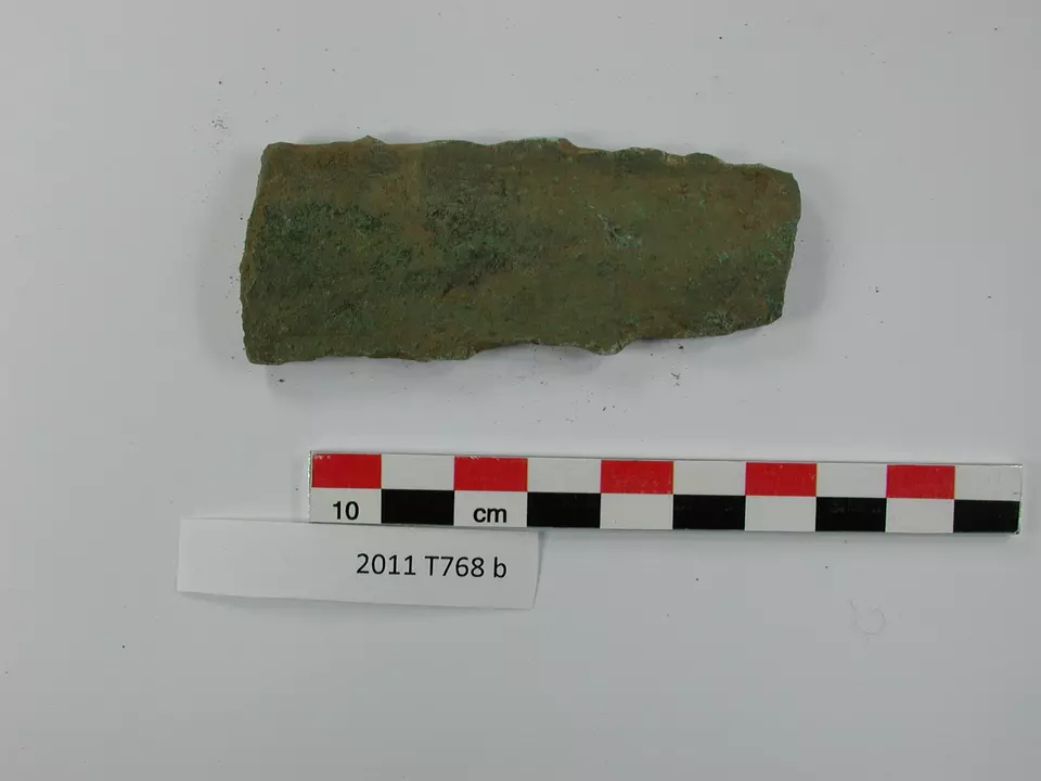 Hacha de cubo de cobre fundido de la Edad del Bronce final, con doble moldura en la boca, hallada en el depósito de Blyth