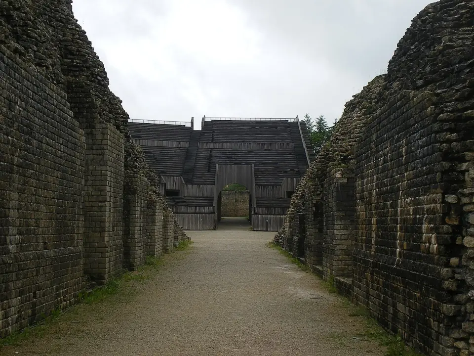 Intérieur du couloir d'accès est de l'amphithéâtre de Grand