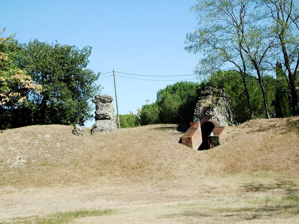 L'amphithéâtre romain d'Ancely à Toulouse, ruines en brique