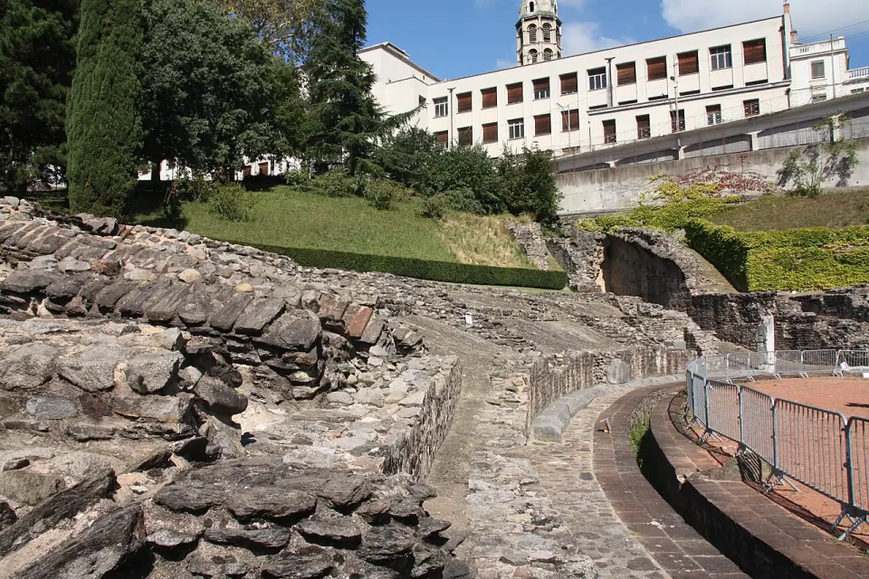 Murs de soutien de l'amphithéâtre gallo-romain, jardin des Plantes