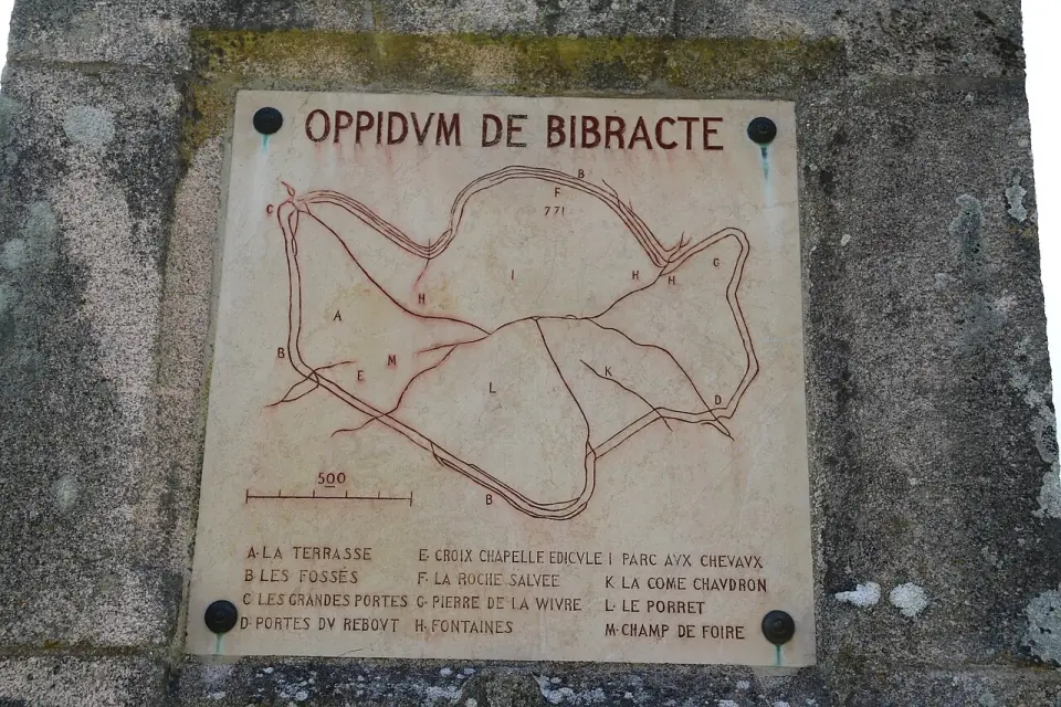 Vestiges archéologiques de Bibracte sur le mont Beuvray