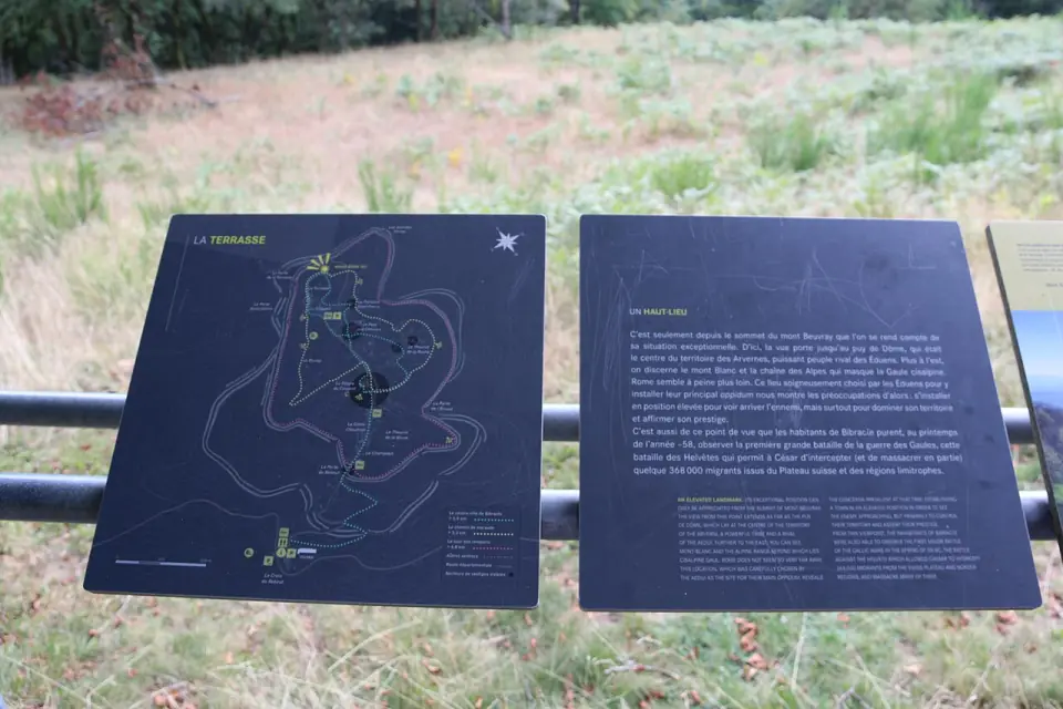 Vue du site archéologique de Bibracte, au sommet du Beuvray