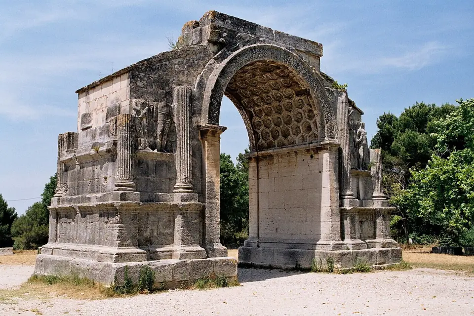 L'arc de triomphe romain de Glanum, un des Antiques de Saint-Rémy-de-Provence