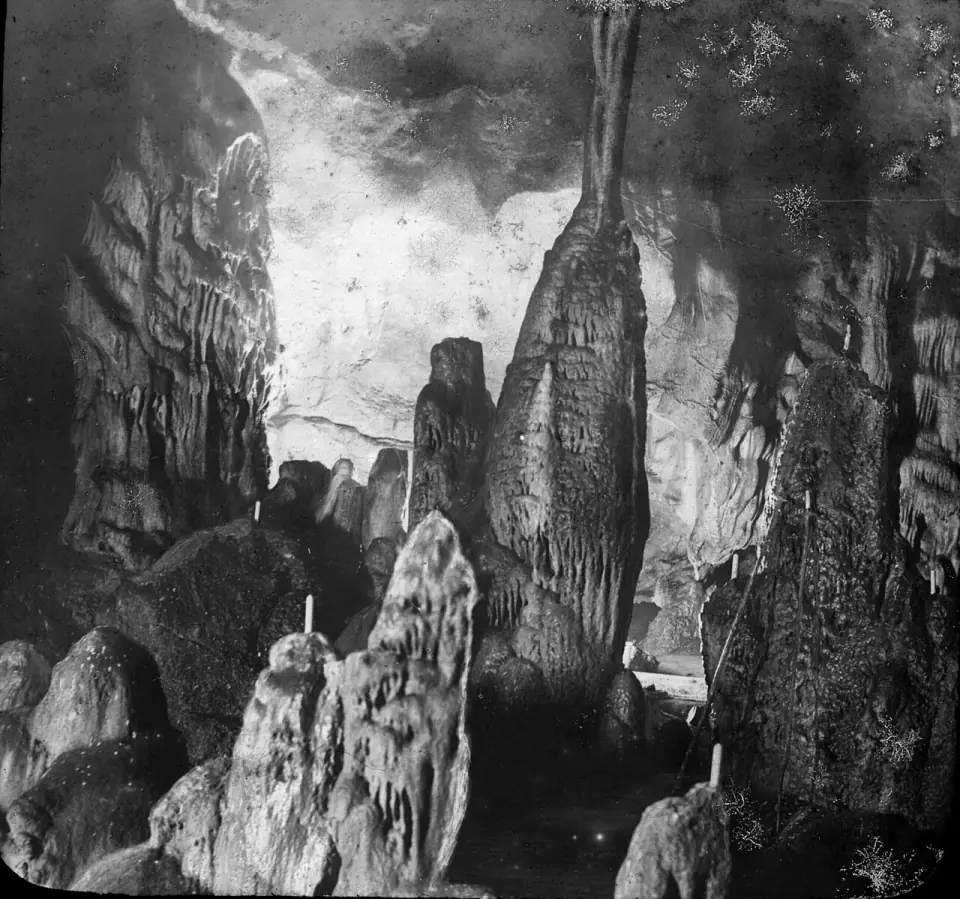 Photographie ancienne de la grotte de Gargas à Aventignan, Hautes-Pyrénées