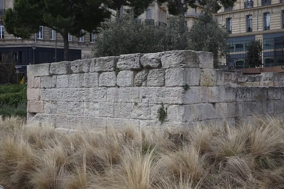 Tour de la muraille grecque de Marseille, à l'extrémité sud du jardin des Vestiges