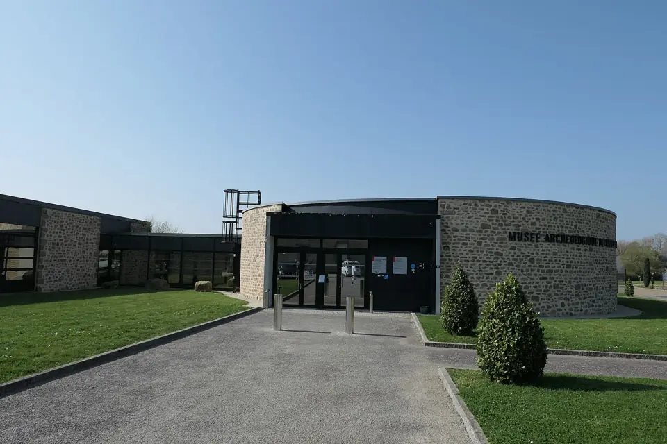 Entrée du musée archéologique départemental de Jublains, en Mayenne