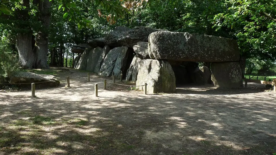 Allée couverte néolithique d'Essé, la Roche-aux-Fées, en Ille-et-Vilaine