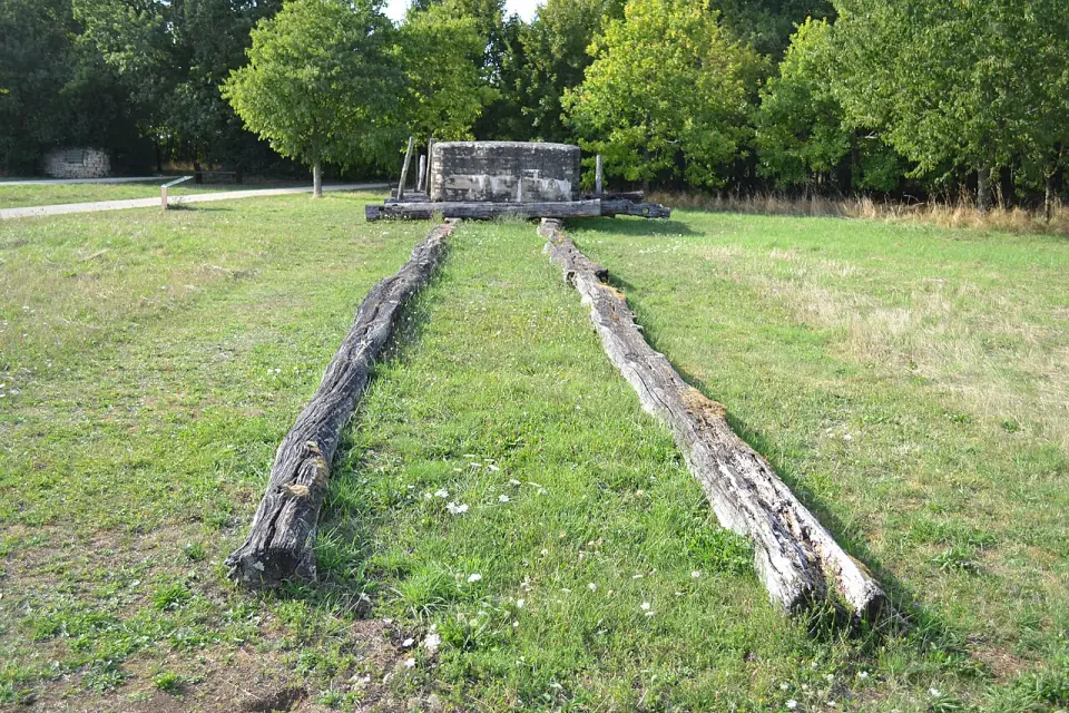 Rails du chemin de roulement et dalle test de l'expérience de 1998