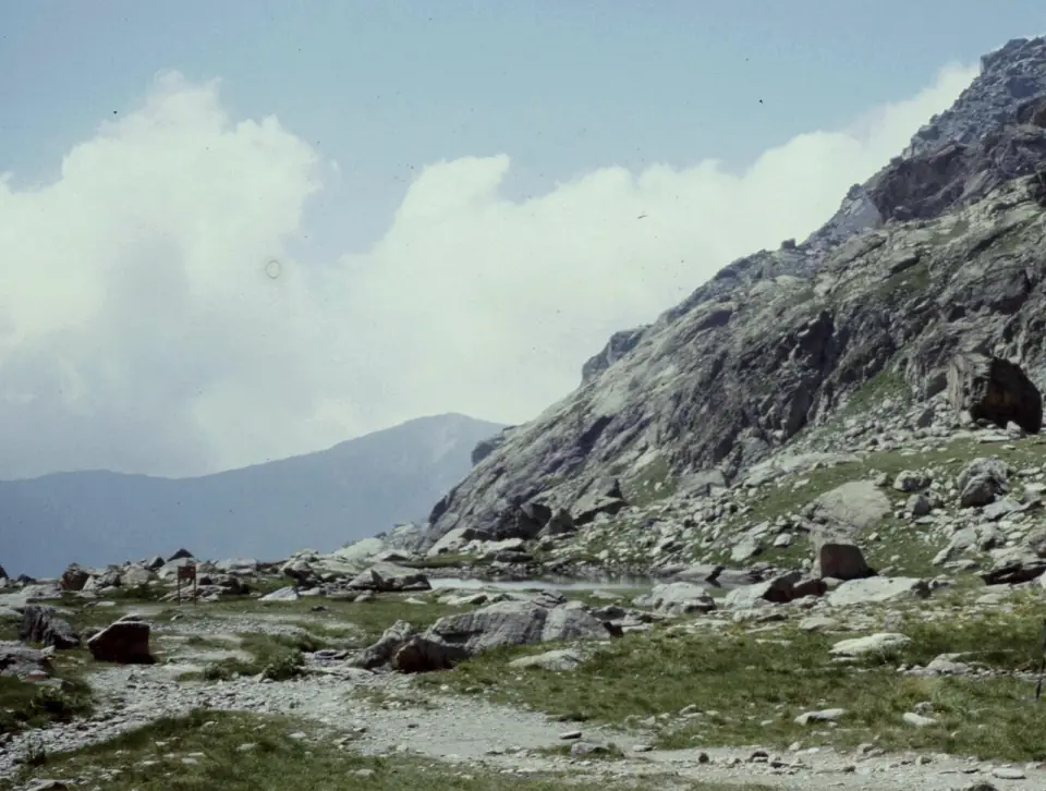 Paysage de haute montagne et lac glaciaire dans la vallée des Merveilles