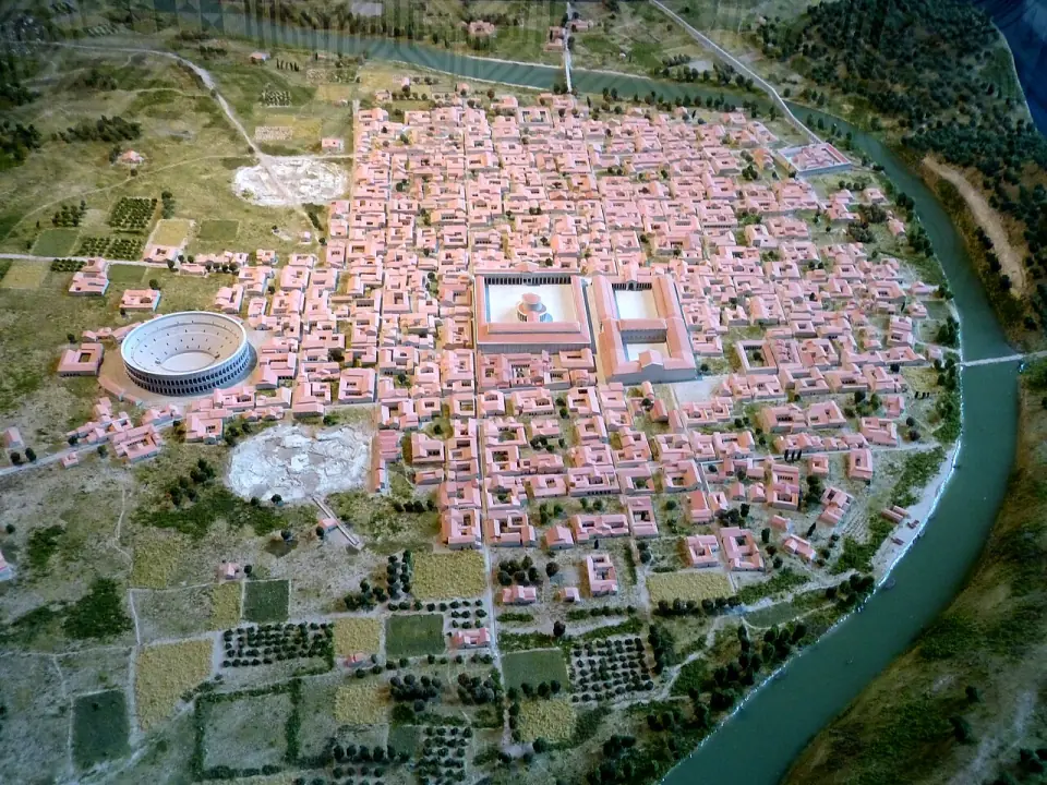 Maquette de la ville gallo-romaine de Vesunna au IIe siècle, avec l'amphithéâtre, le forum et la boucle de l'Isle
